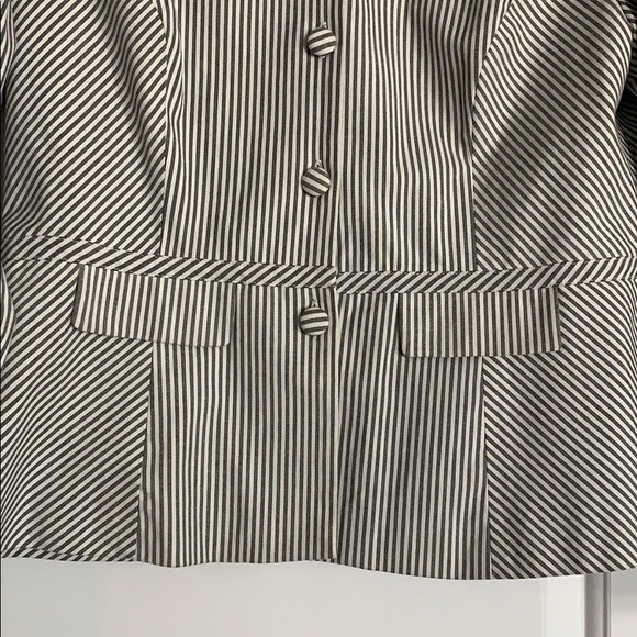 Pin-stripe form-fitting blazer fully lined. - Picture 2 of 8